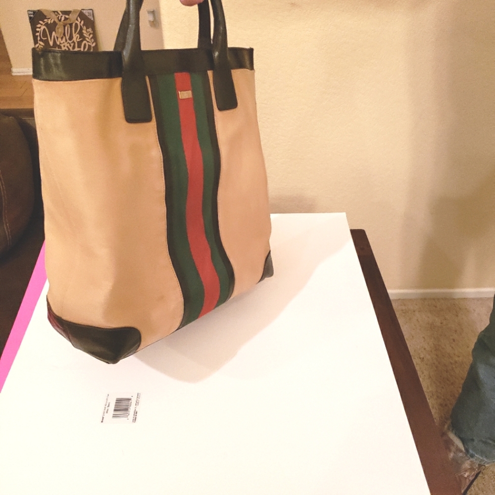 Gucci female Vintage handbag in good condition.  Brown color.